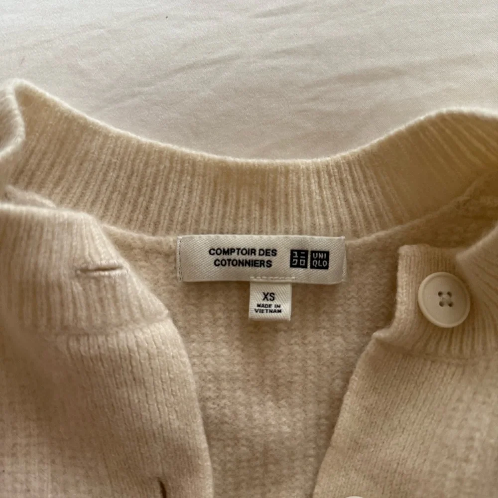 Uniqlo Cream Knit Cardigan Sweater with Buttons - Picture 2 of 5